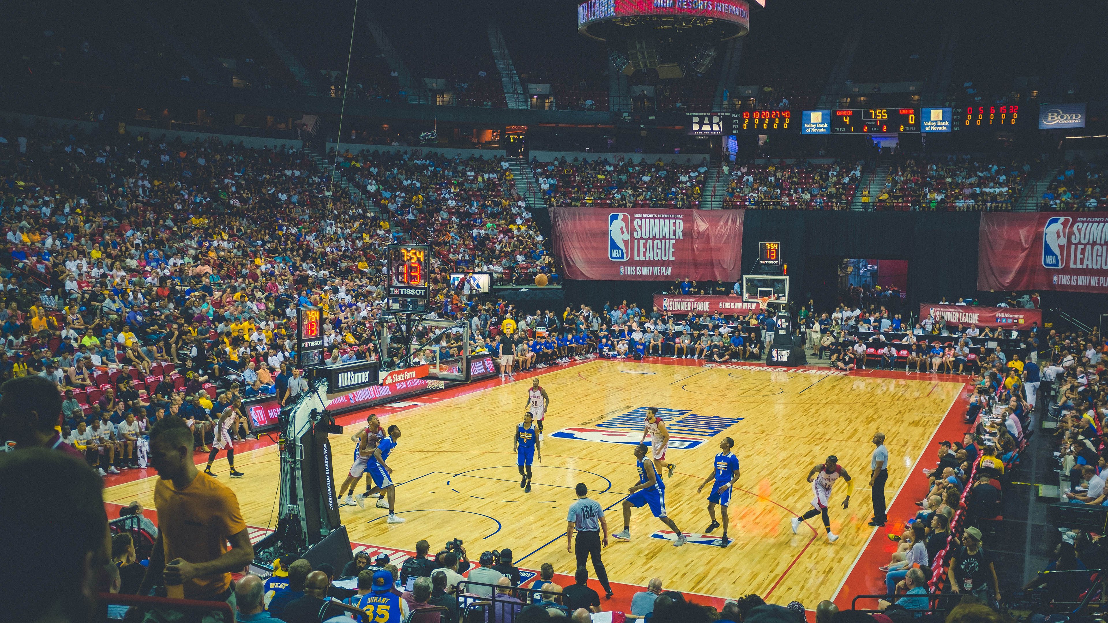 爱德华兹关键先生封神!爵士淘汰赛惊险过关山西,诠释篮球唯一性